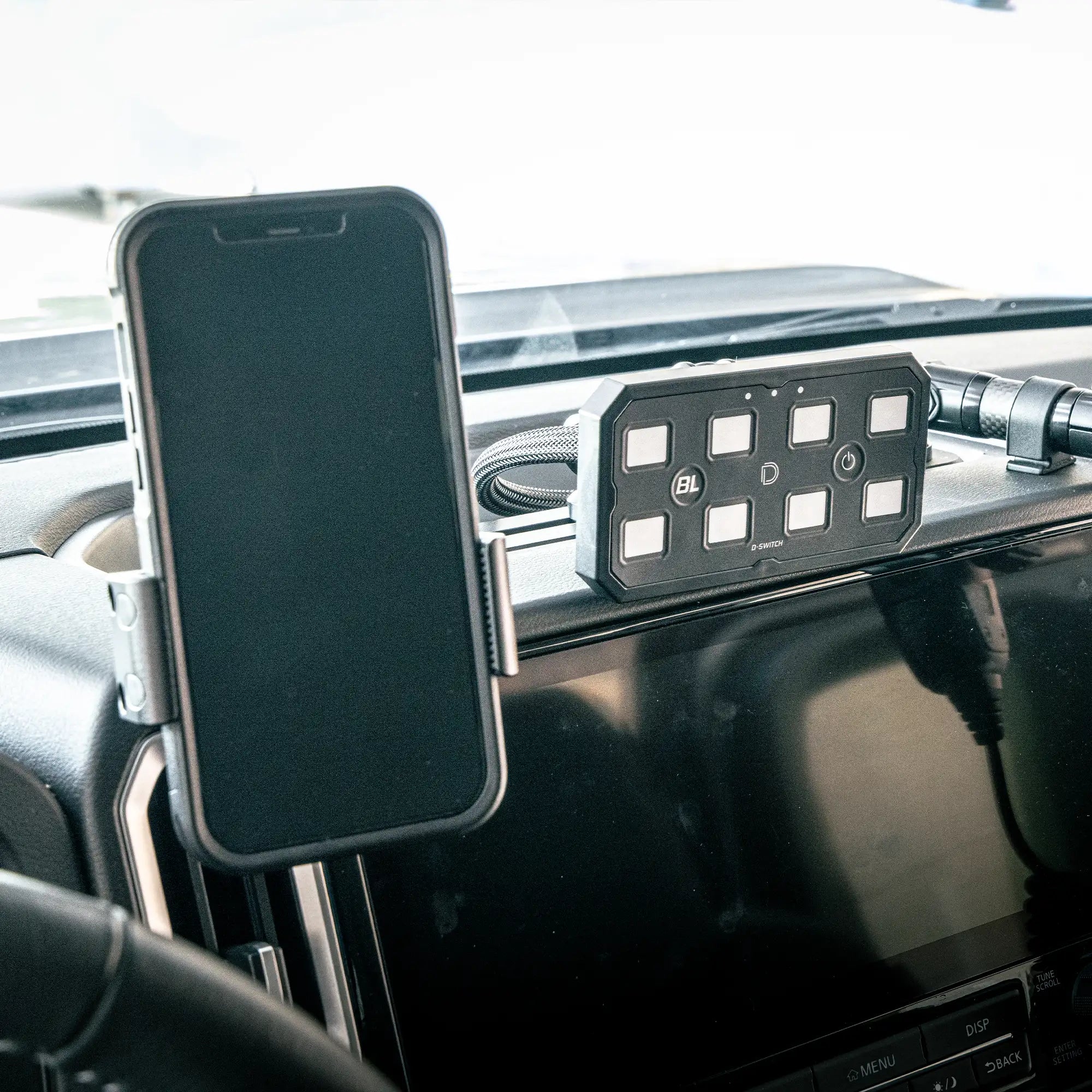 Dash Kit with Phone Mount and Switch Panel Holder for Nissan Frontier 